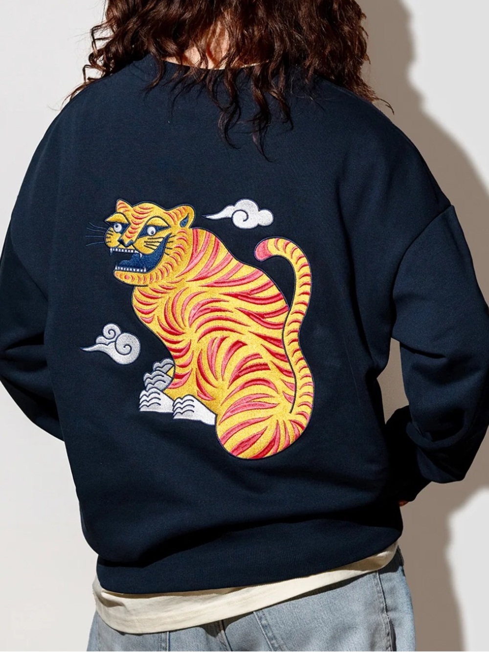 DE MELLO COFFEE MERCH De Mello Big Felix Sweatshirt Tiger Appliqué Large Navy
